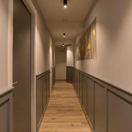 Hof Holland מלון אדם