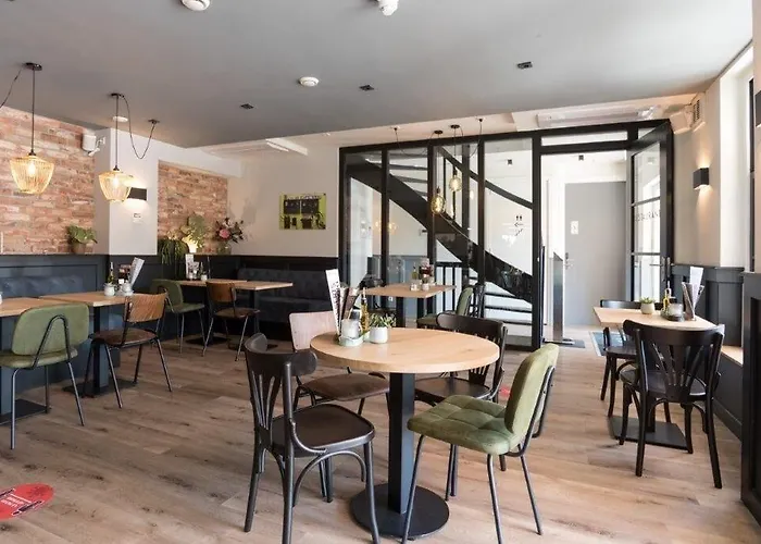 Hof Holland 호텔 3*